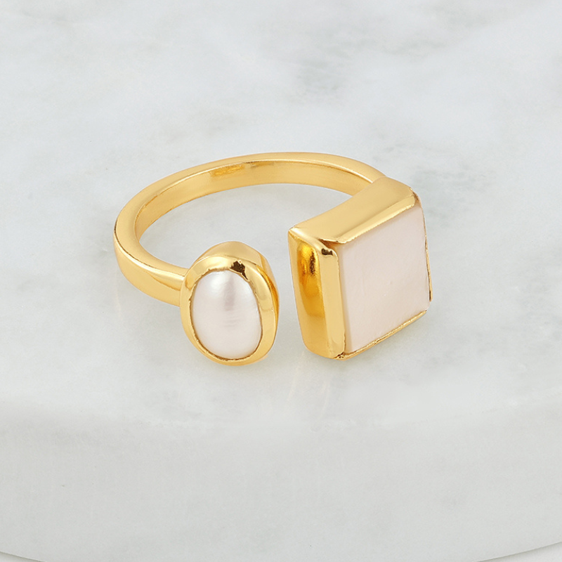 Hariette Pearl Ring